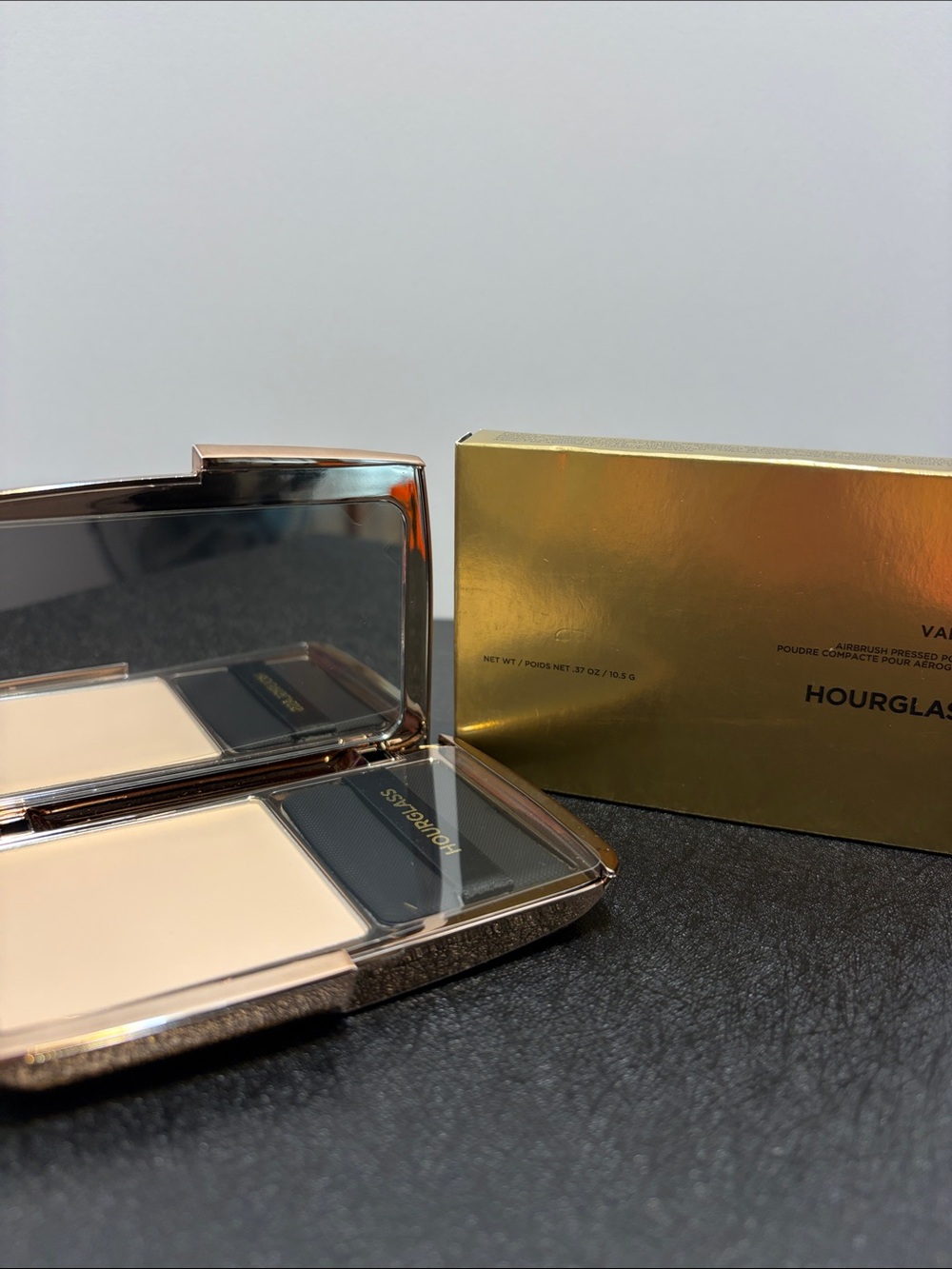 Hourglass Pressed Setting Powder Compact - Gold Case Powder translucent light